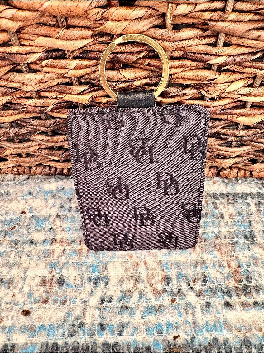 Dooney & Bourke Black Key Ring Card Holder Like New